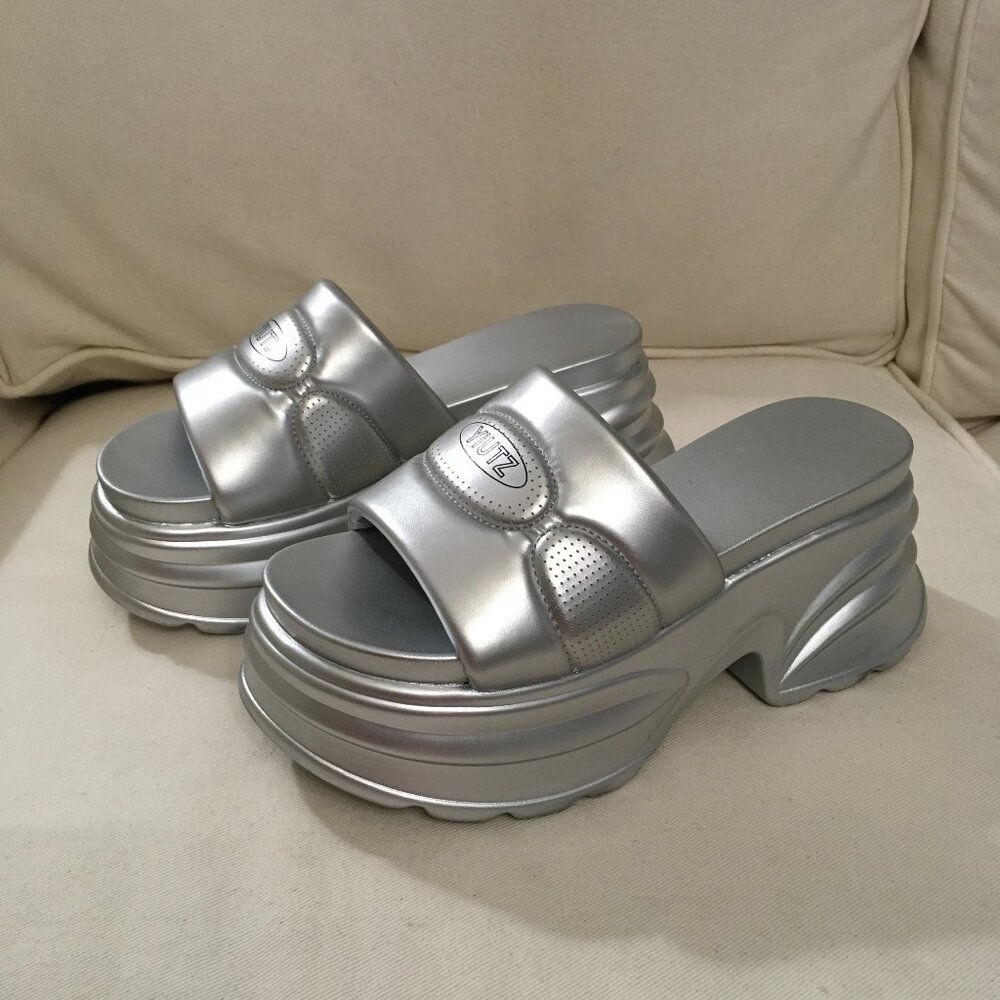 NWOT Women's Platform Wedge Silver Sandal